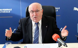 Chủ tịch LĐBĐ Ý từ chức sau khi mất vé World Cup