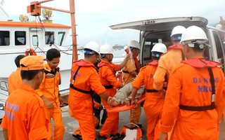 Tàu cá cùng 5 ngư dân Bình Định bị chìm gần quần đảo Hoàng Sa