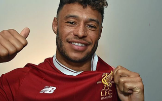 Chamberlain "lật kèo" Chelsea, sang khoác áo Liverpool