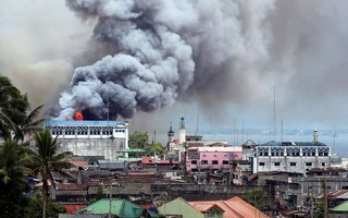 Philippines: Ném bom phá hủy để cứu Marawi