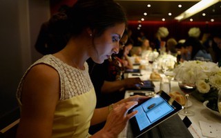 Nhà hàng dùng iPad làm đĩa đựng thức ăn ở Mỹ