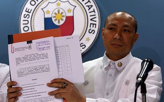 Yêu cầu luận tội Tổng thống Duterte “chết yểu”