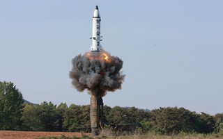 Triều Tiên phóng tên lửa vào vùng đặc quyền kinh tế Nhật