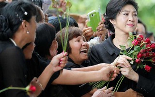 Bà Yingluck bị đóng băng hơn chục tài khoản