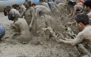 Khoảnh khắc độc đáo tại lễ hội tắm bùn Hàn Quốc