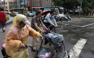 "Né" Trung Quốc, bão Talim gây mưa lớn nhất 50 năm ở Nhật Bản