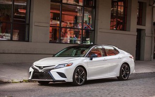 Camry 2018 rẻ bất ngờ, Toyota đồng loạt giảm giá ô tô vụ Tết