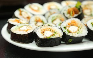 Dẻo thơm cá cam cuốn sushi