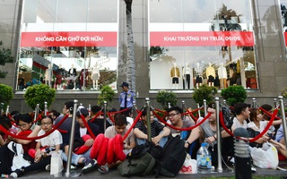 Vì sao người Việt chờ 15 tiếng mua áo H&M 700.000 đồng vẫn khen rẻ?