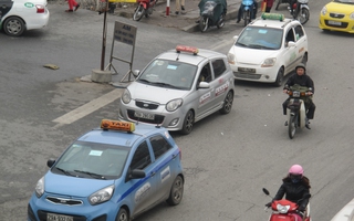 Lo tài xế taxi mất việc