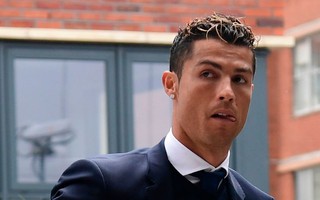 Chán nản vì hầu tòa, Ronaldo muốn trở lại Anh