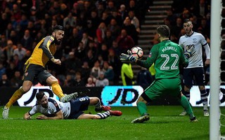 Giroud ghi bàn phút cuối, Arsenal nhọc nhằn vượt vòng 3 FA Cup