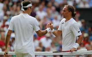 Federer tốc hành lập kỷ lục, Djokovic vào vòng 2 Wimbledon
