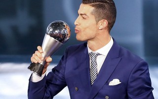 Ronaldo nhận giải thưởng “Cầu thủ xuất sắc nhất FIFA” 2016