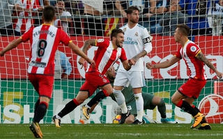 Ronaldo lại im tiếng, Real Madrid thua sốc "tí hon" Girona