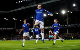 Rooney lập hat-trick, gieo sầu thầy cũ Moyes