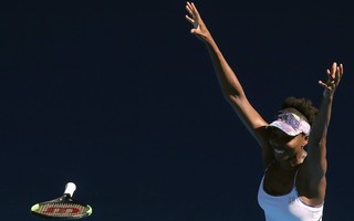 Xem Federer vào chung kết, chị em Williams tranh vô địch nữ