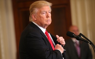 Ông Trump bảo vệ sắc lệnh cấm nhập cư
