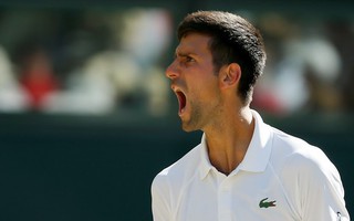 Djokovic lạnh lùng thoát hiểm, Federer chờ đối đầu "tiểu Federer"