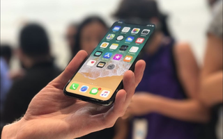 Đừng trách iPhone ngày càng đắt!