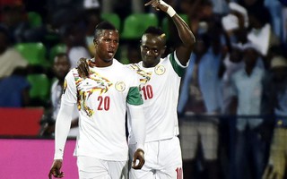 Mane giúp Senegal sớm vào tứ kết
