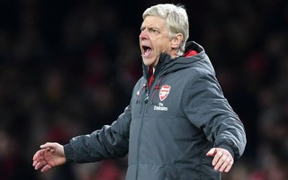 Wenger tức giận và thất vọng sau trận thua M.U