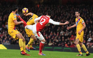 Ngỡ ngàng trước siêu phẩm "bọ cạp" của Giroud