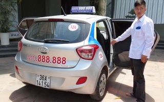 Trần tình của tài xế taxi mở bung 2 cửa xe phóng trên đường