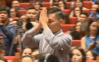 Chàng trai Việt khóc, lạy Jack Ma: Fan cuồng hay sự nhục nhã?