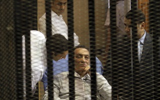 Cựu Tổng thống Ai Cập Hosni Mubarak ra tù