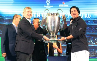 Ronaldinho trở lại Việt Nam, mơ Barcelona ngược dòng Champions League