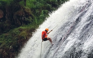 Hai người tử vong khi chơi vượt thác ở Đà Lạt