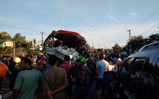 Tai nạn kinh hoàng ở Gia Lai, ít nhất 10 người chết