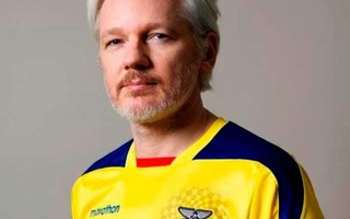 Ecuador muốn "đuổi" ông chủ WikiLeaks vì... ở dơ?