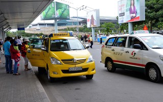 Quyết thu phí ô tô vào sân bay!