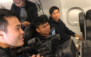 Video U23 Việt Nam ăn mừng trên chuyên cơ