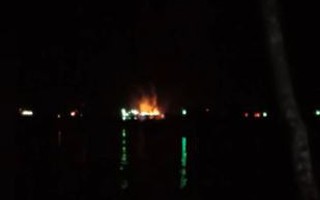 Tàu cá chở 10.000 lít dầu cháy rụi ở Phú Quốc, thiệt hại 13 tỉ