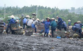 Dân bãi rác Khánh Sơn bật khóc khi đối thoại với lãnh đạo