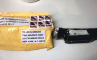 Ai đứng sau hàng loạt bưu kiện "chứa thiết bị nổ" gửi đến giới lãnh đạo Mỹ?