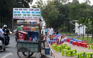 Hàng rong vây Công viên Gia Định
