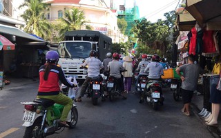 Nha Trang: Hỗn loạn khi chợ Xóm Mới "bành trướng"