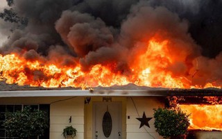 Mỹ: Bang California chìm trong 3 đám cháy lớn