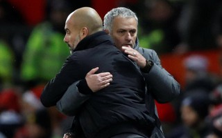 Guardiola "cảm thương" Mourinho trước trận derby Manchester