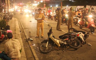 Ôtô tông hàng loạt xe máy, 1 người chết, nhiều người bị thương