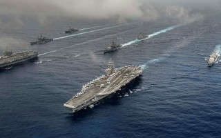 Hai tàu sân bay Mỹ phô diễn sức mạnh ở vùng biển Philippines