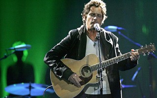 Vợ ca sĩ đã tự tử Chris Cornell khởi kiện bác sĩ