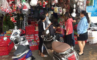 Cây thông Noel cao 6m có giá 33 triệu đồng