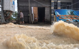 Đường ở Nha Trang biến thành "suối", đá tảng lăn đầy đường