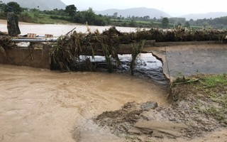 Khánh Hòa: Cấm xe lên đèo Khánh Lê vì mưa lớn, sạt lở liên tục