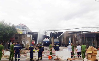 Cháy 6 xe bồn, 3 bể chứa xăng dầu ở Nha Trang